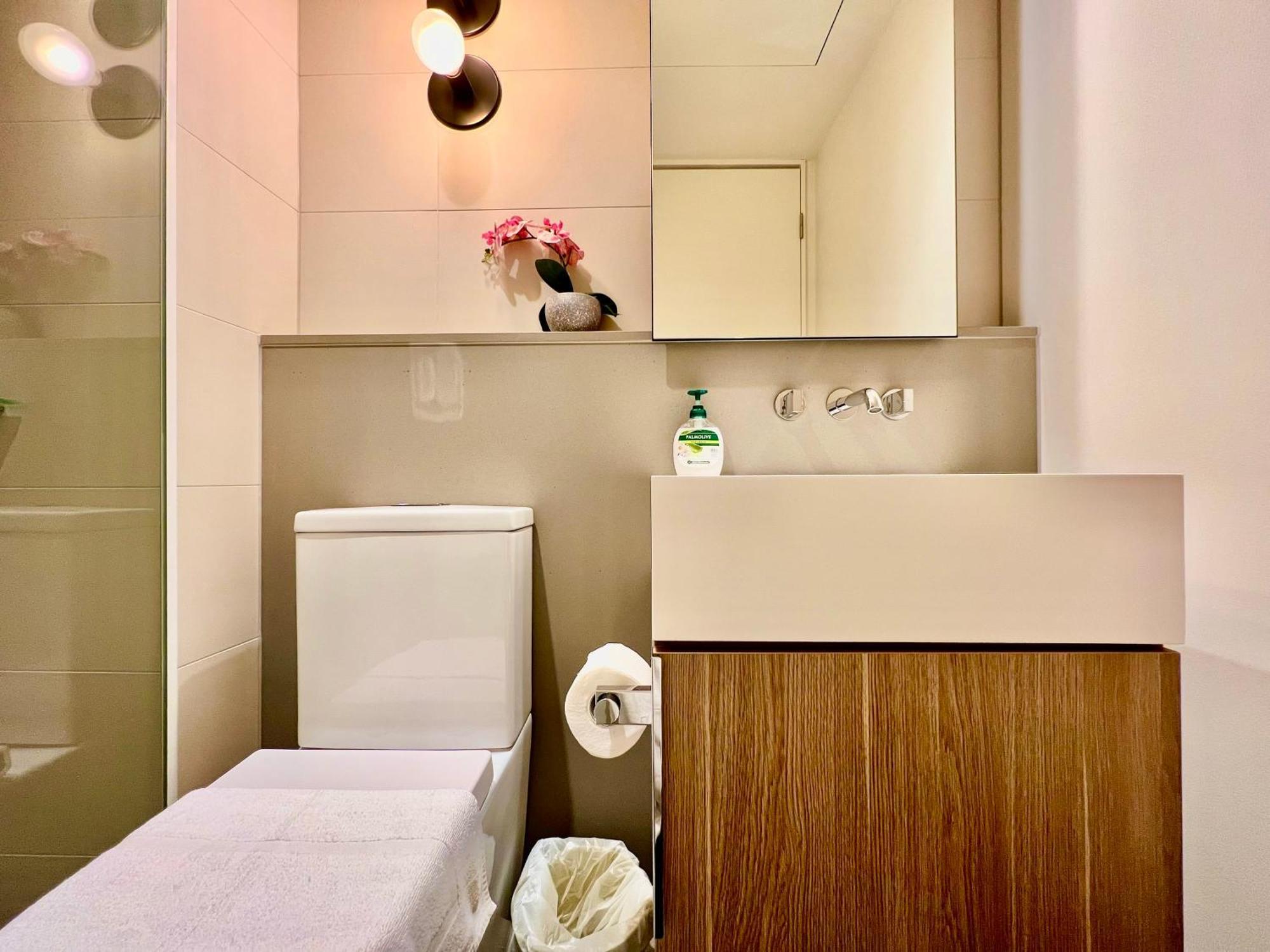 Highrise Best Location 2Baths Мелбърн Екстериор снимка