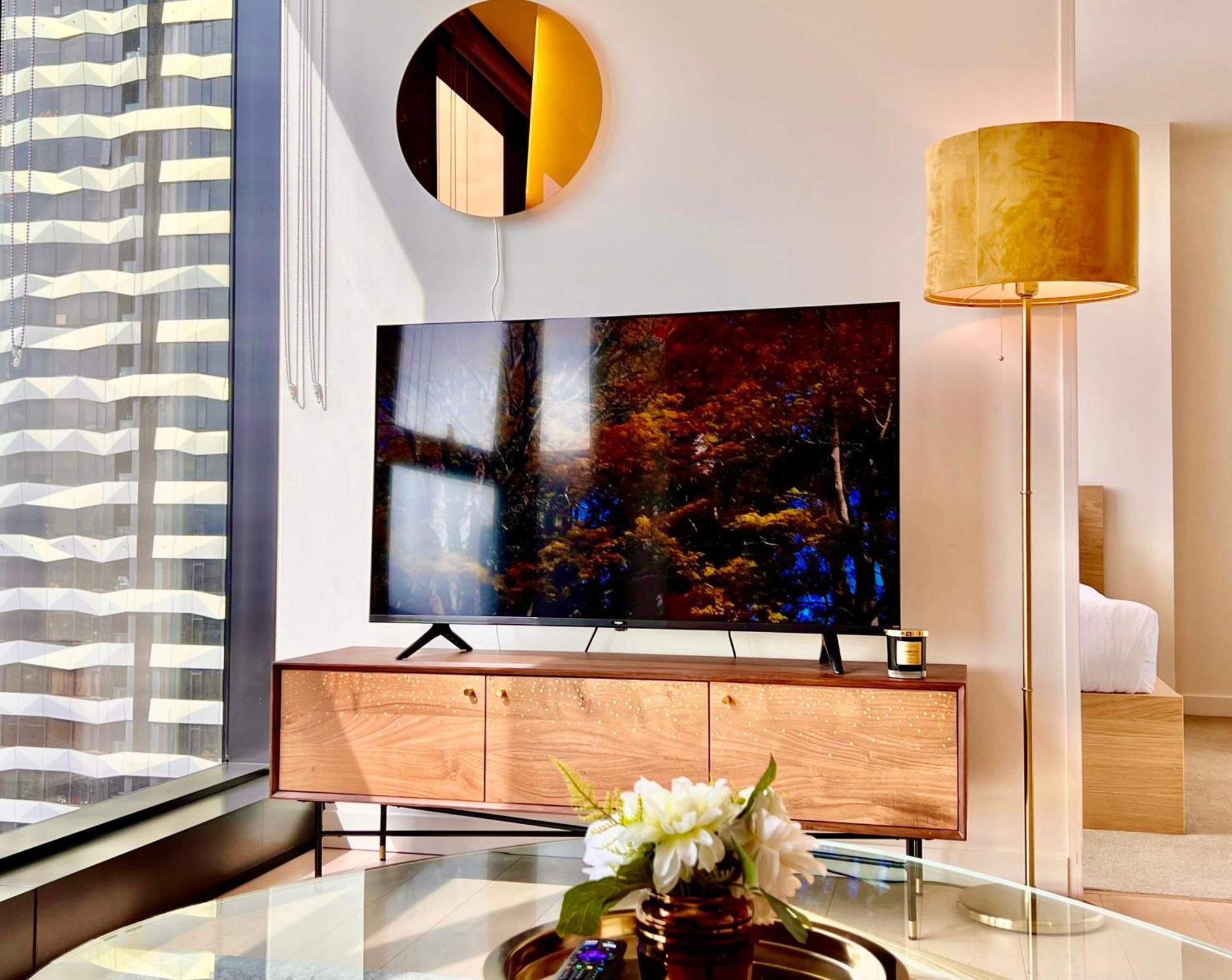 Highrise Best Location 2Baths Мелбърн Екстериор снимка