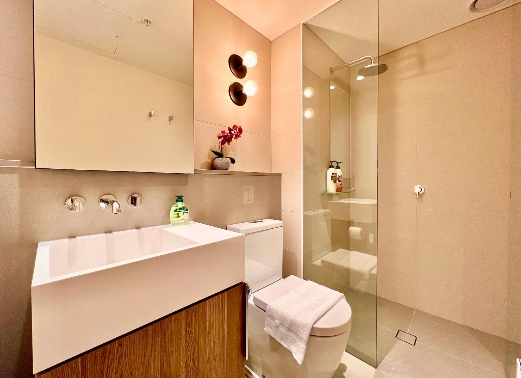 Highrise Best Location 2Baths Мелбърн Екстериор снимка