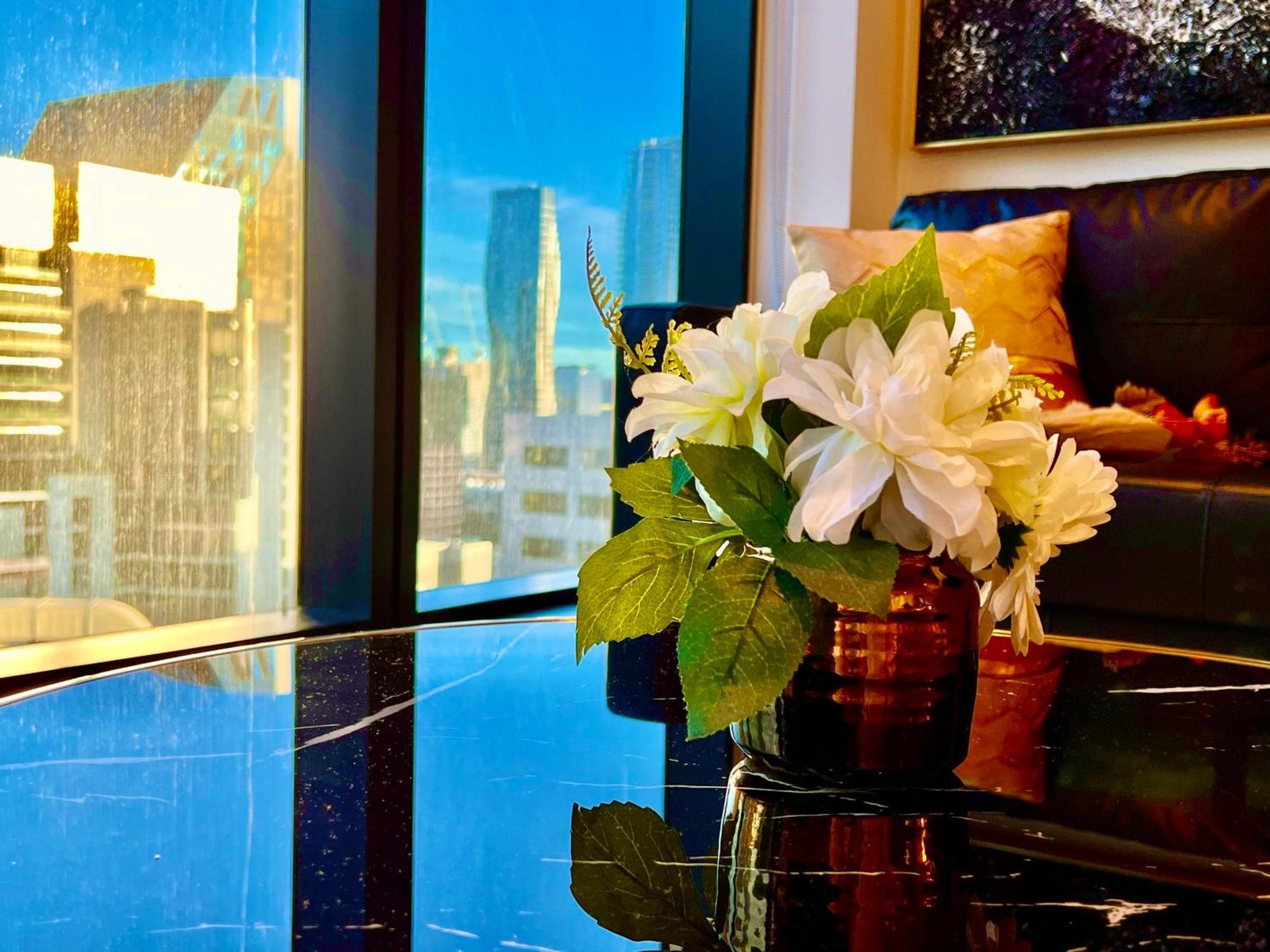 Highrise Best Location 2Baths Мелбърн Екстериор снимка