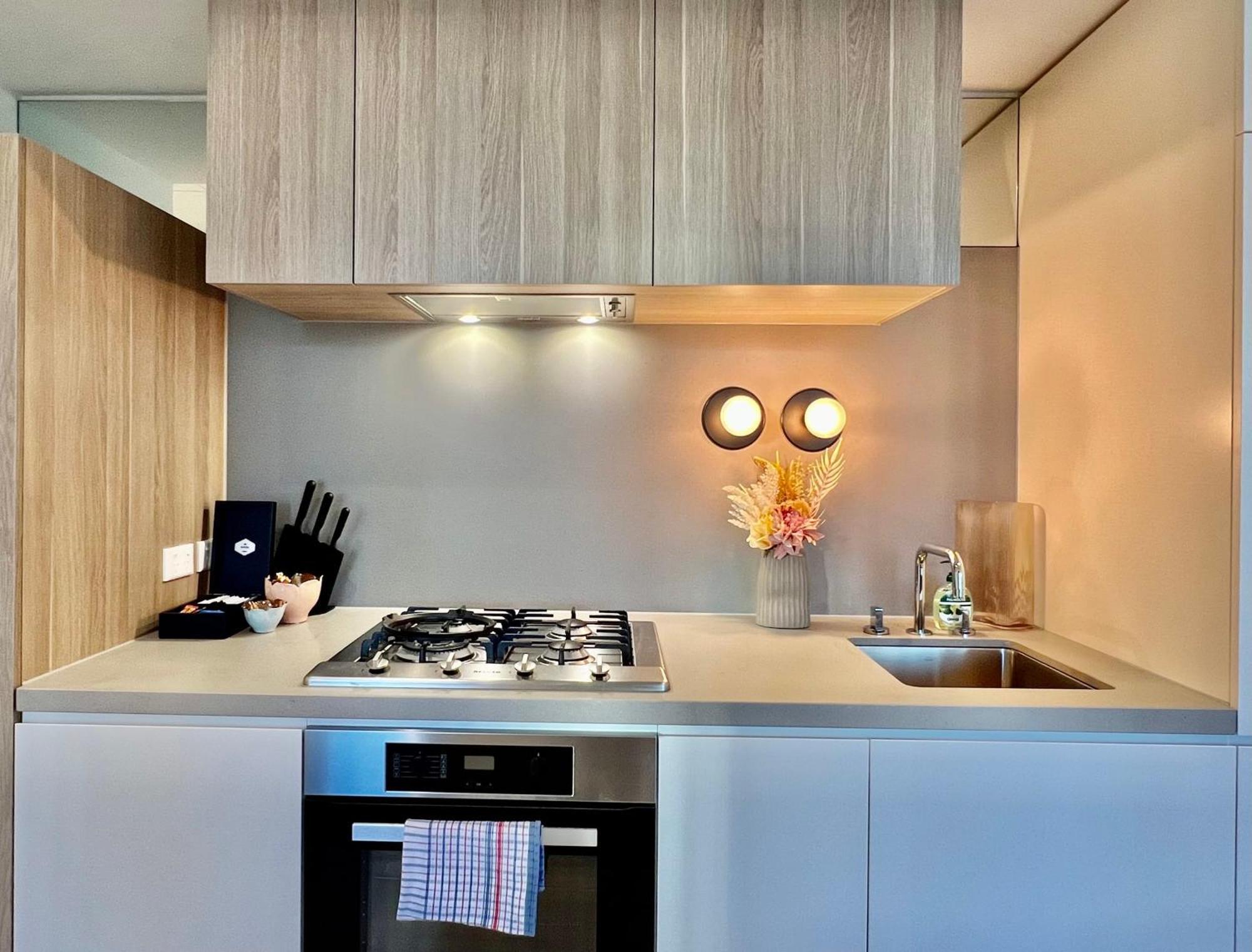 Highrise Best Location 2Baths Мелбърн Екстериор снимка
