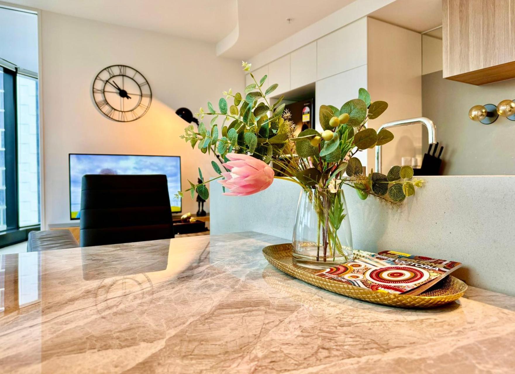 Highrise Best Location 2Baths Мелбърн Екстериор снимка